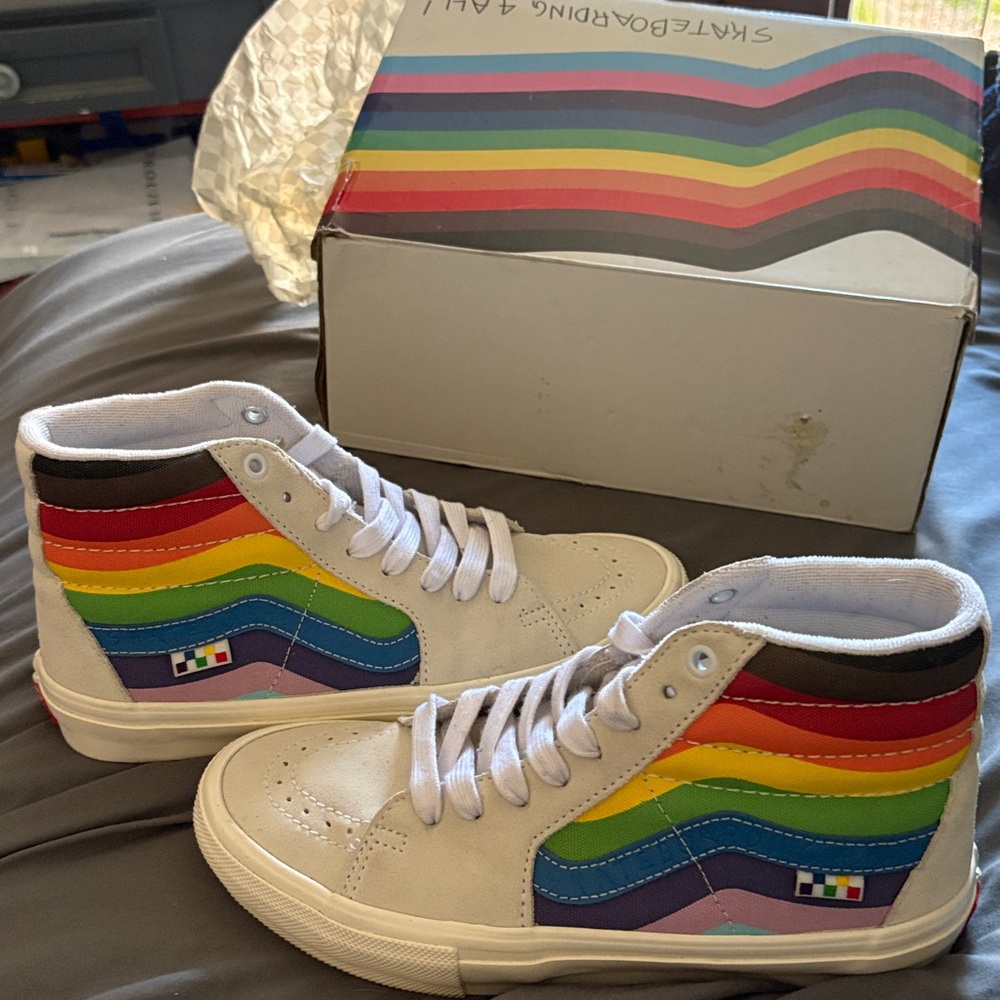 Vans Sk8-Hi "Skateboarding For All" Rainbow Wave – Retro Suede High-Tops